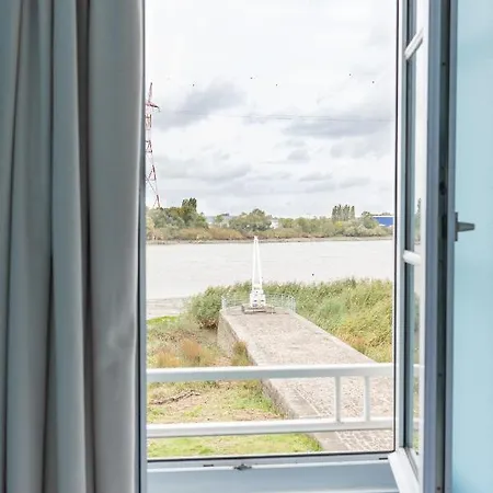 L'esplanade Restaurant Bar à Vin * Le Pellerin