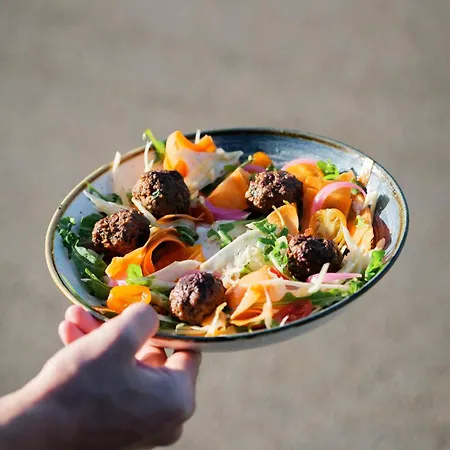 L'esplanade Restaurant Bar A Vin Hotel Le Pellerin