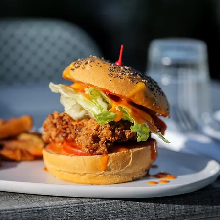 Hotel L'esplanade Restaurant Bar A Vin Le Pellerin