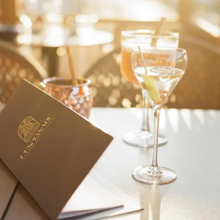 L'esplanade Restaurant Bar A Vin Hotel *