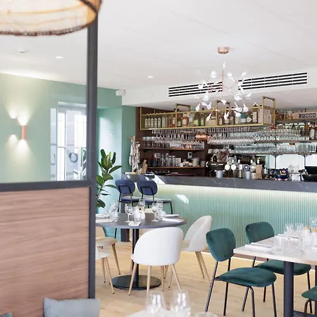 Hotel L'esplanade Restaurant Bar A Vin Le Pellerin