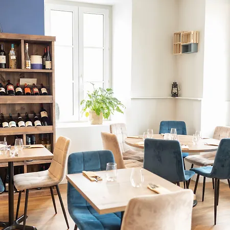 L'esplanade Restaurant Bar A Vin Hotel Le Pellerin