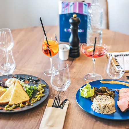 L'esplanade Restaurant Bar A Vin Hotel *