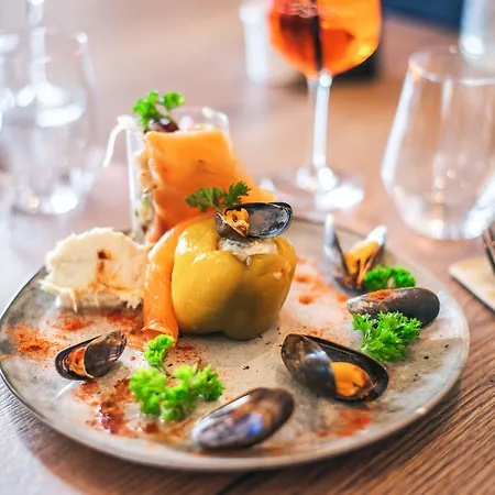 L'esplanade Restaurant Bar A Vin Отель *