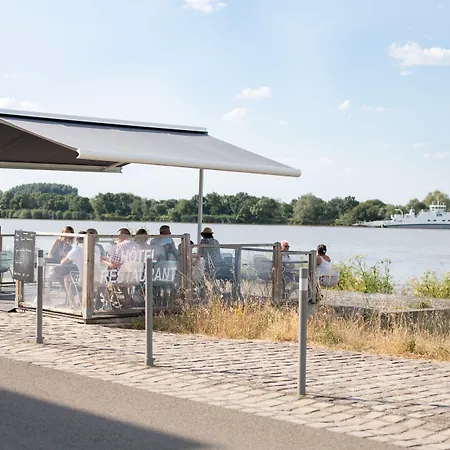 L'esplanade Restaurant Bar A Vin * Le Pellerin