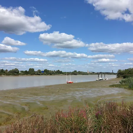 L'esplanade Restaurant Bar à Vin Hotel