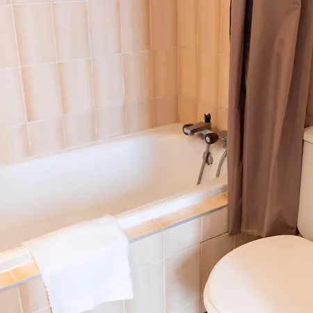 L'esplanade Restaurant Bar à Vin Hotel *
