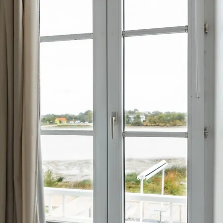 L'esplanade Restaurant Bar A Vin Отель Le Pellerin