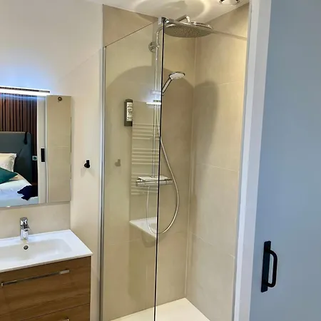 L'esplanade Restaurant Bar A Vin * Le Pellerin