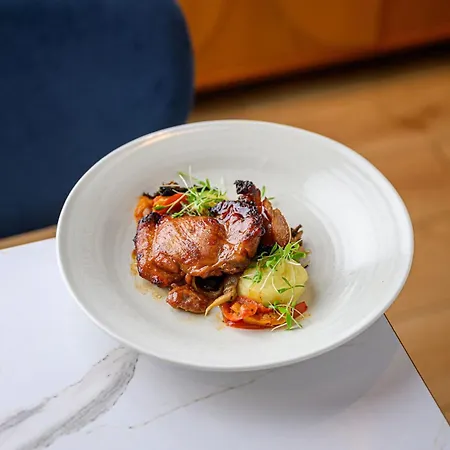 L'esplanade Restaurant Bar à Vin Hotel