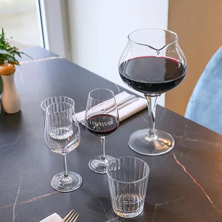 L'esplanade Restaurant Bar à Vin Hotel Le Pellerin