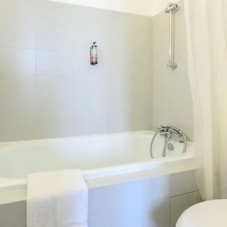 Hotel L'esplanade Restaurant Bar à Vin Le Pellerin