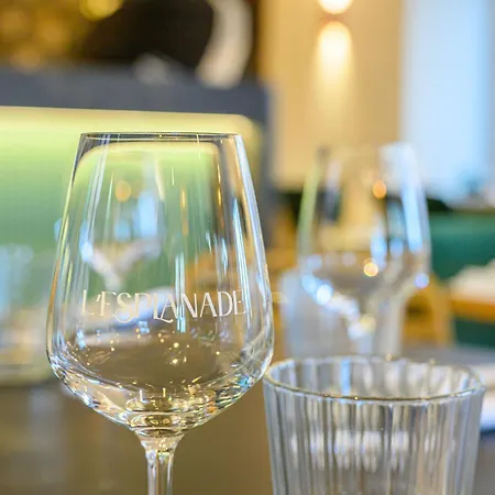 L'esplanade Restaurant Bar à Vin