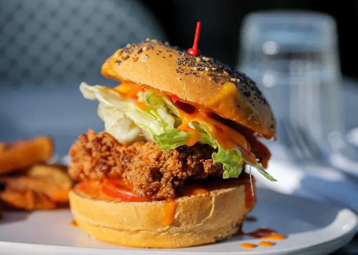 Hotel L'esplanade Restaurant Bar à Vin Le Pellerin