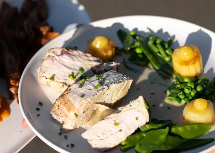 L'esplanade Restaurant Bar A Vin Le Pellerin