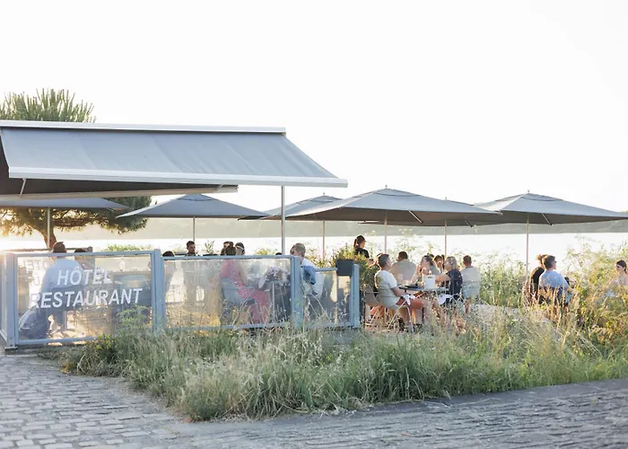 L'esplanade Restaurant Bar A Vin ホテル