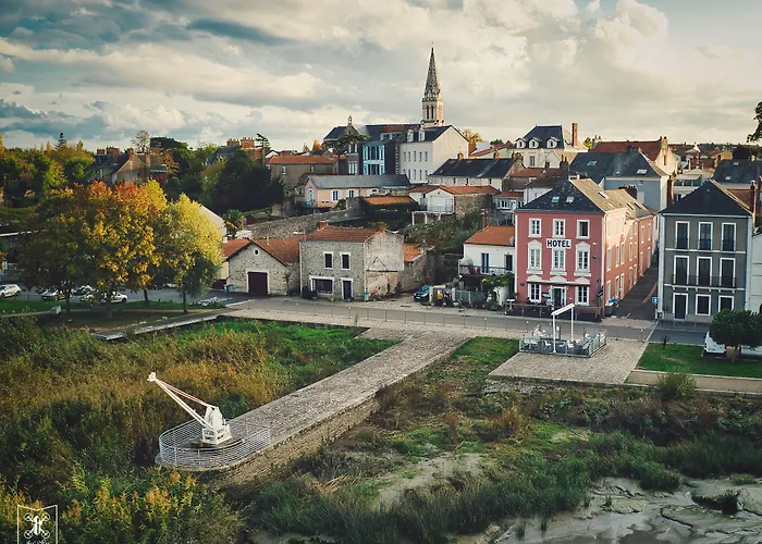 L'esplanade Restaurant Bar A Vin * Le Pellerin