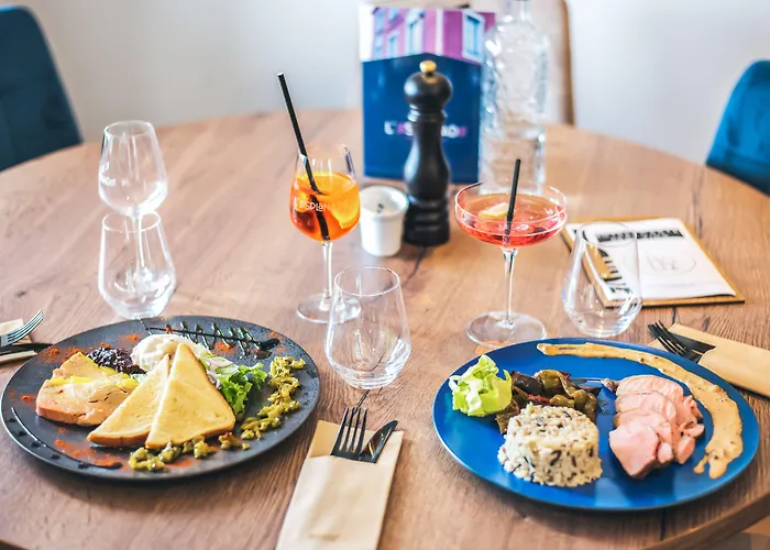 L'esplanade Restaurant Bar à Vin Hotel *