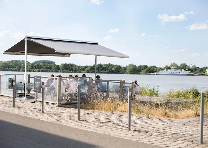 L'esplanade Restaurant Bar A Vin * Le Pellerin