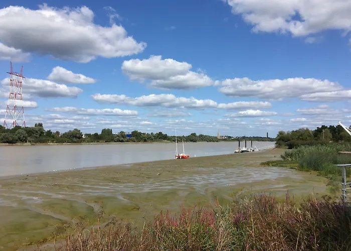 L'esplanade Restaurant Bar à Vin Hotel