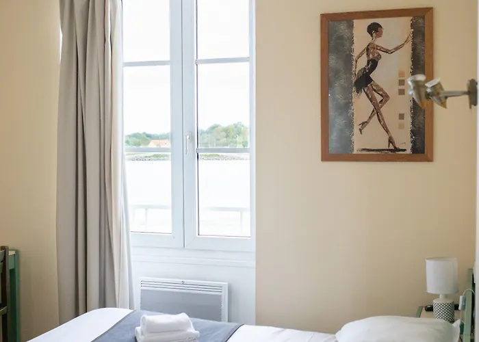 L'esplanade Restaurant Bar A Vin 호텔 Le Pellerin