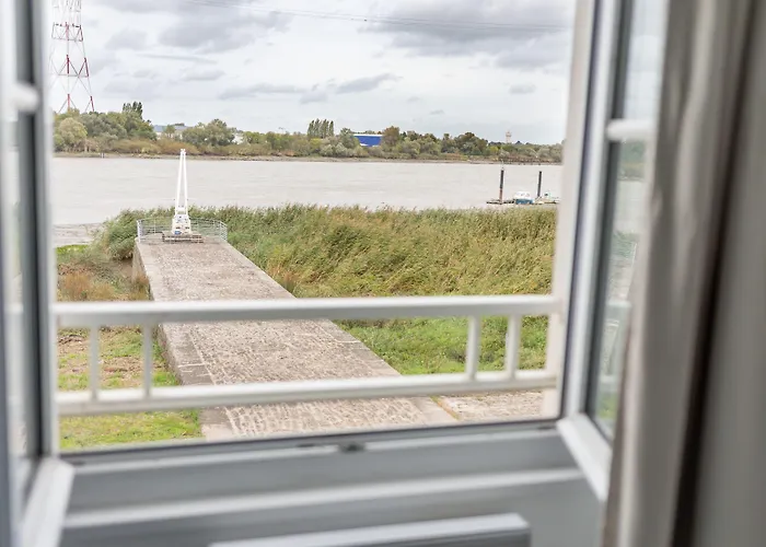 L'esplanade Restaurant Bar A Vin 호텔 *