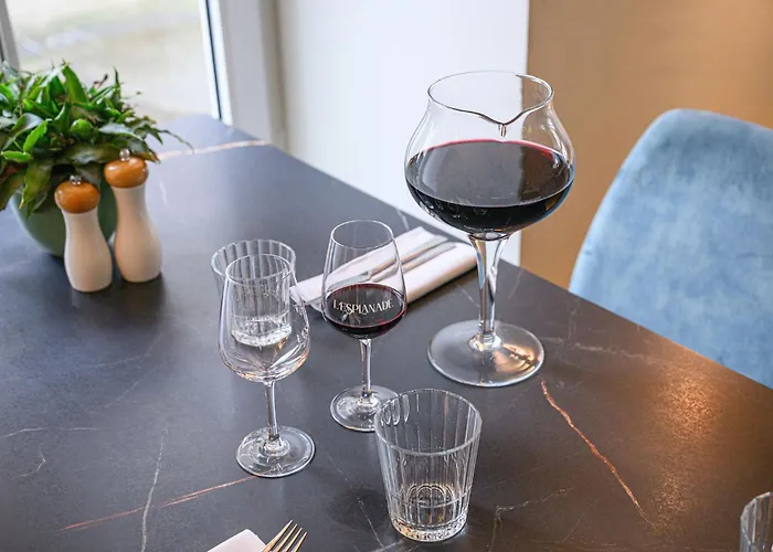 L'esplanade Restaurant Bar A Vin ホテル Le Pellerin