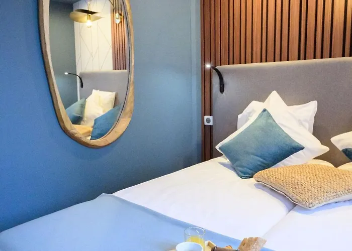 L'esplanade Restaurant Bar A Vin Le Pellerin