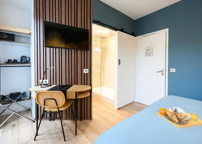 ホテル L'esplanade Restaurant Bar A Vin Le Pellerin