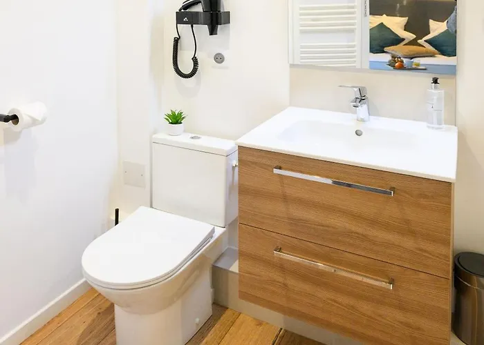 L'esplanade Restaurant Bar A Vin * Le Pellerin