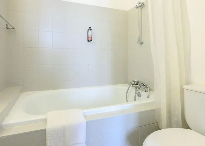 ホテル L'esplanade Restaurant Bar A Vin Le Pellerin